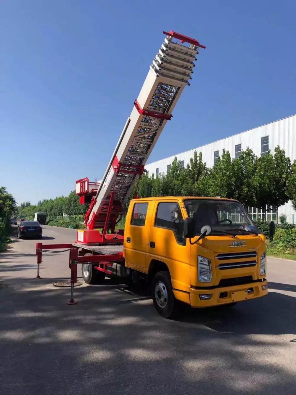 八所镇附近的云梯车出租服务：轻松解决高空作业需求