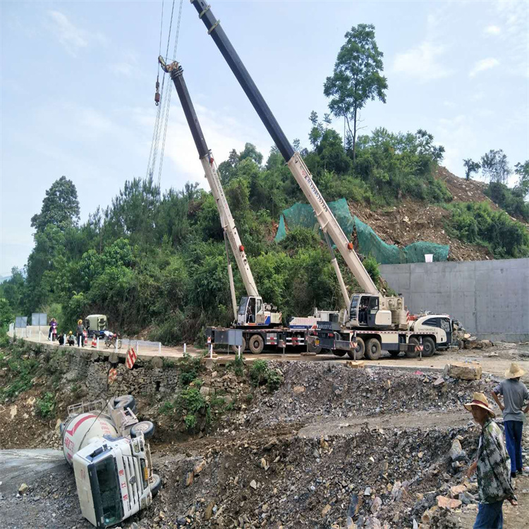 八所镇汽车掉沟里叫吊车救援要多少钱