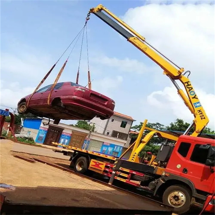 八所镇吊车吊汽车的正确方法